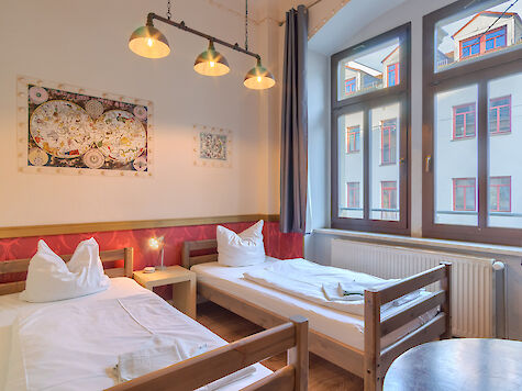 Zweibettzimmer mit Bad