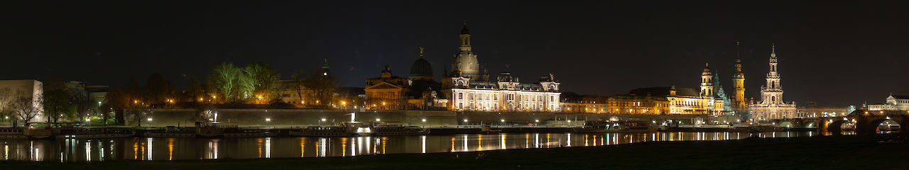La barocca Dresda di notte