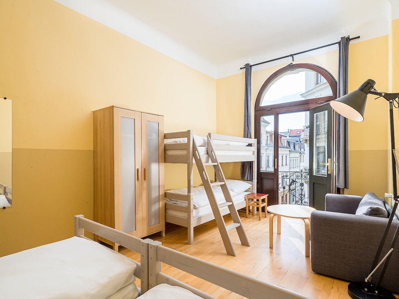 Vierbettzimmer mit Etagendusche